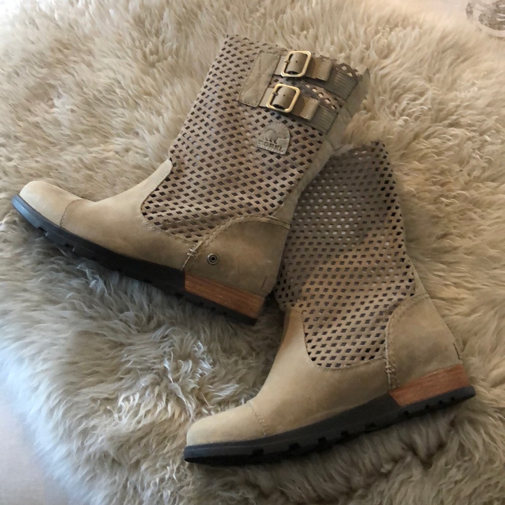 Sorel- mid-calf, Leather Boot, size 7-7.5